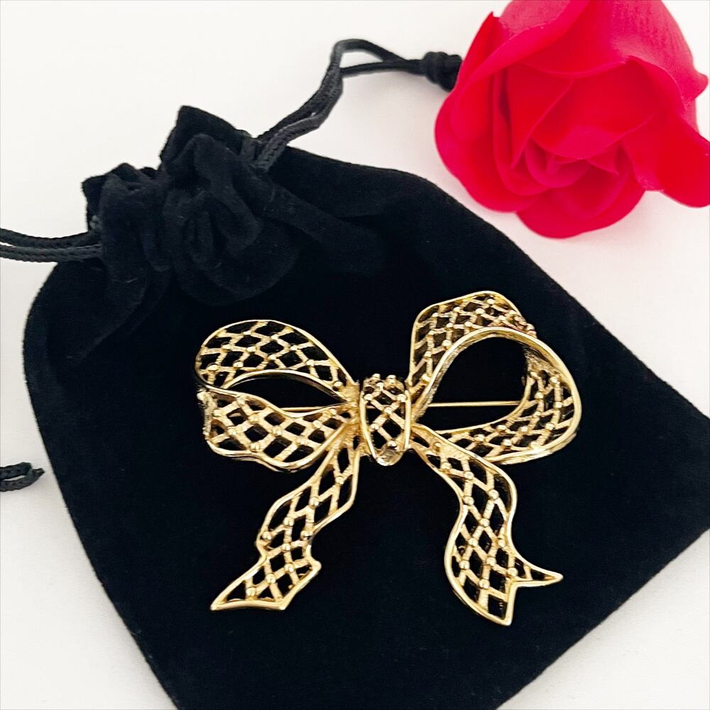 MONET Bow Brooch Vintage Lapel Pin Gold Tone Filigree - Picture 3 of 10